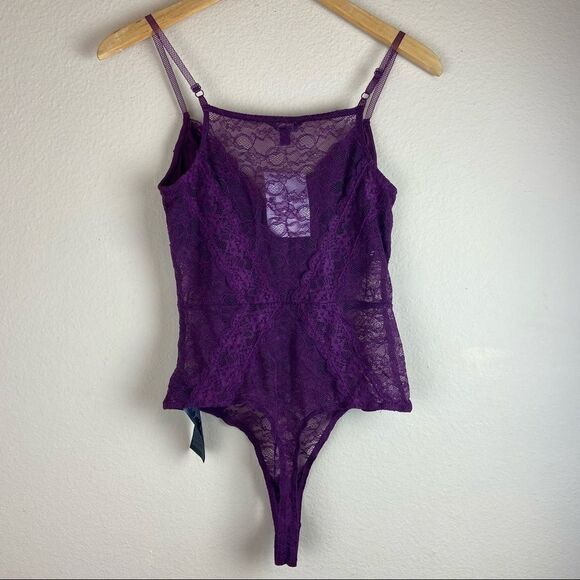 GUESS - Nia Lace Thong Bodysuit - Picture 3 of 7